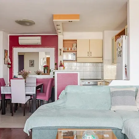 Cozy Near The And Center Апартаменти Спліт
