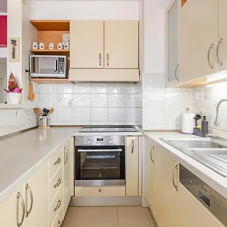 Апартаменти Cozy Near The And Center Спліт