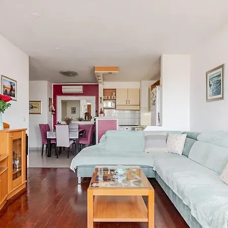 Apartmán Cozy Near The And Center